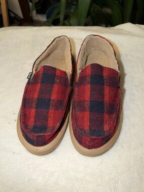 Sanuk Cozy Slip-Ons in Beige and Tan
